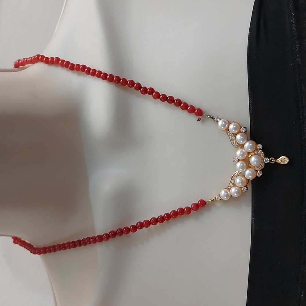 Artisan Indian Bollywood Red Jade Beaded Necklace Embellished Gold Tone Center